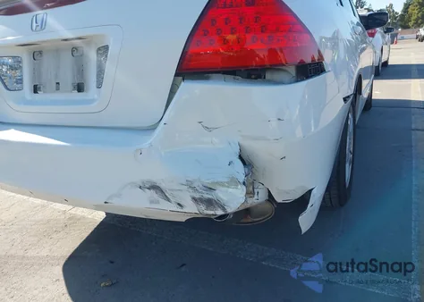 2006 Honda Accord 2.4 Lx z USA, uszkodzony, nr VIN 1HGCM56486A024057